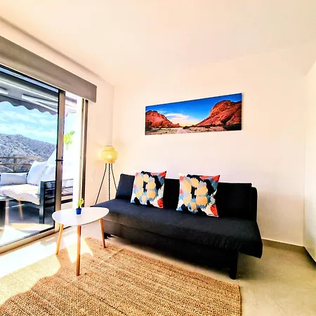 Sunrise Hill Apartment *